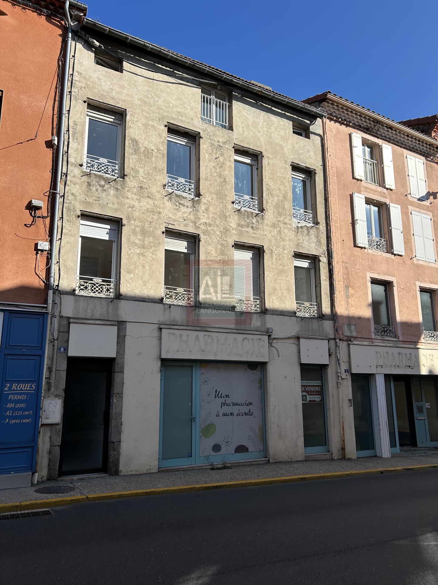 Immeuble commercial et résidentiel avec maison indépendante