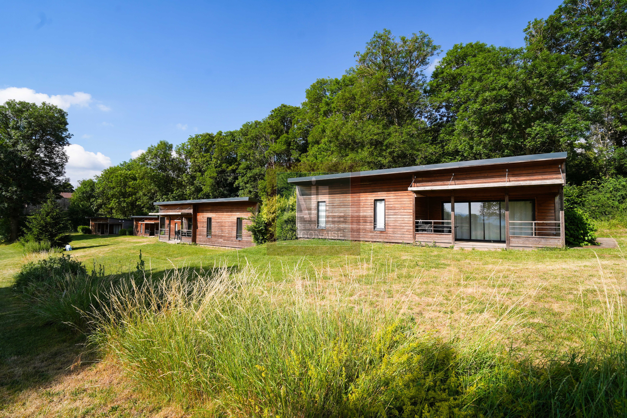 Ensemble de 8 cottages de tourisme