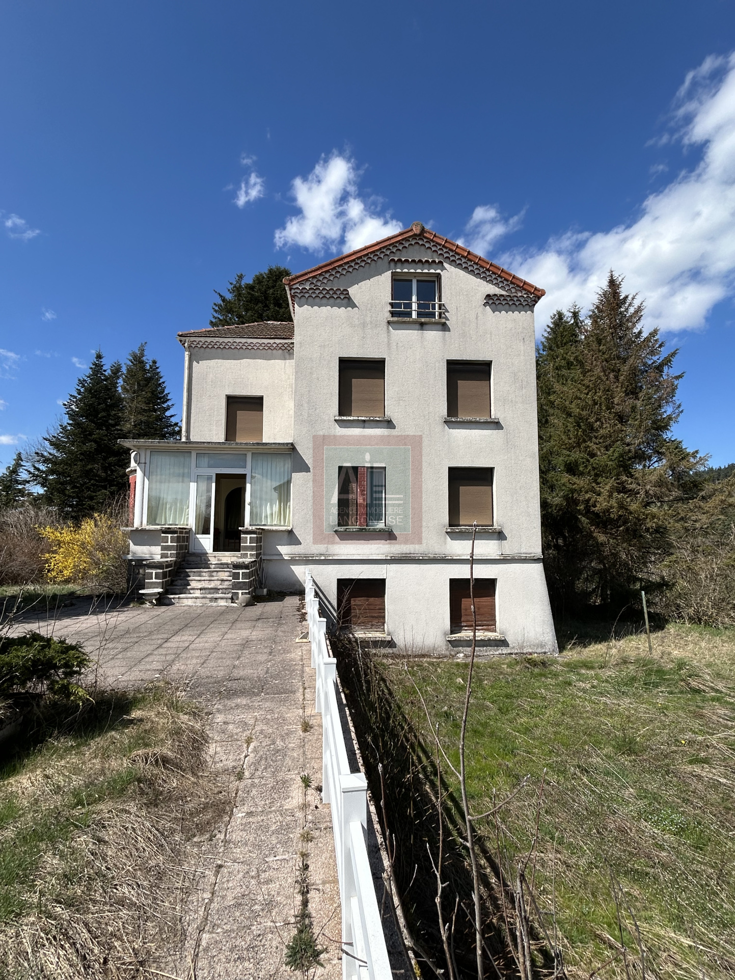 Maison de 355 m2 habitable sur 1,6 hectare de terrain